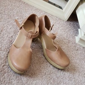 Mary Jane style pump